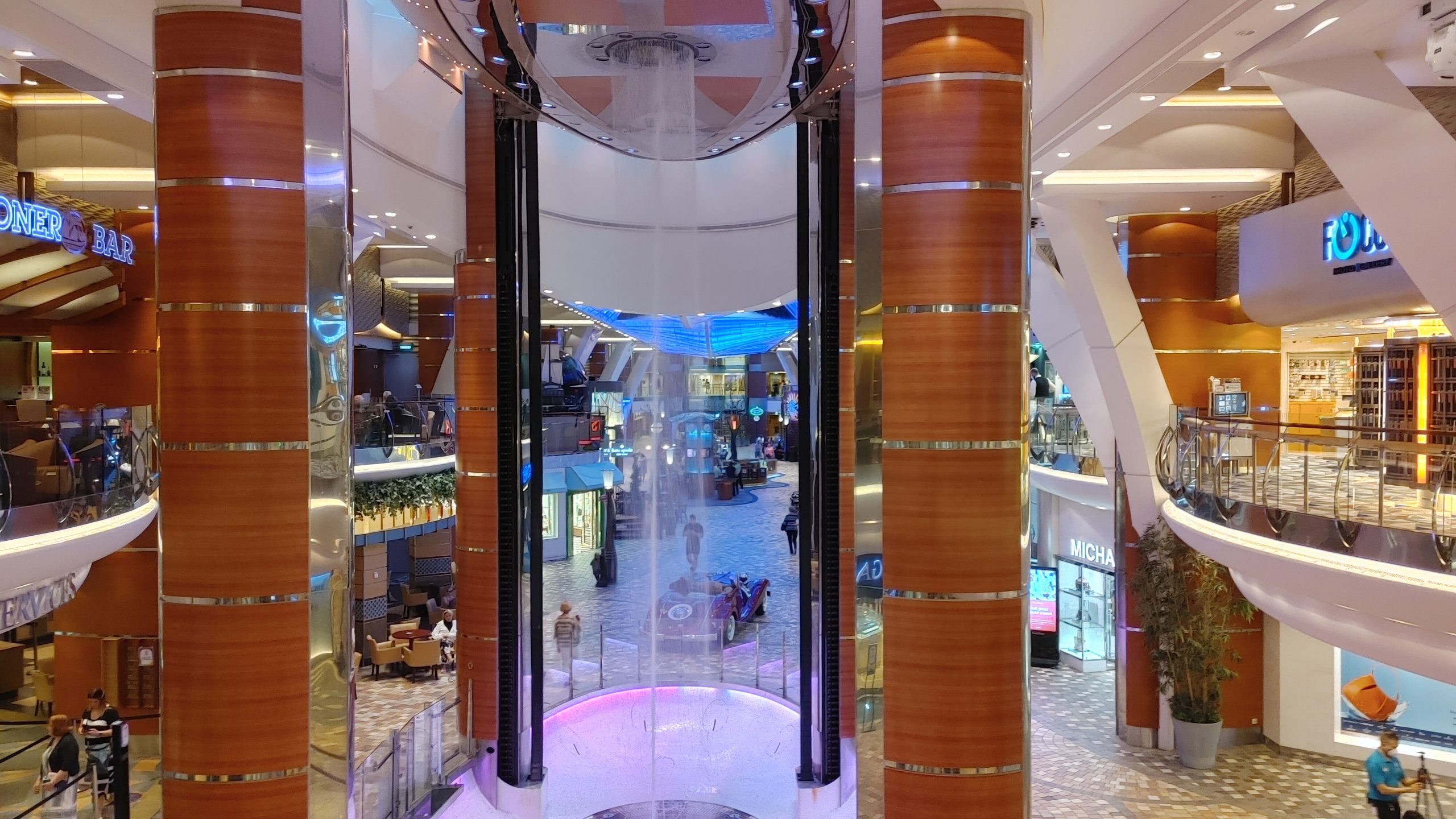 Shopping Mall, Allure of the Seas.